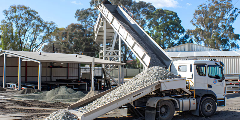 Mobile-stone-crushing